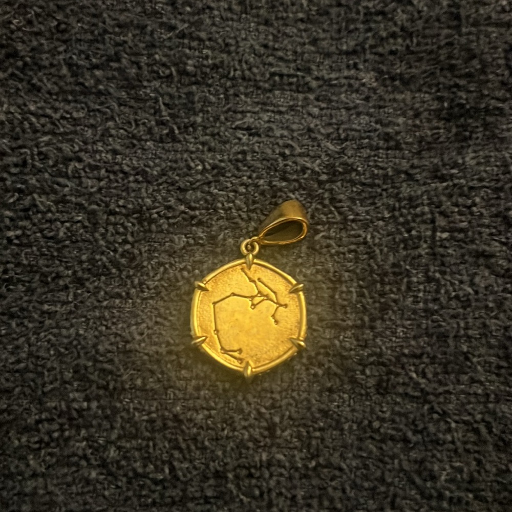 Gold tone solid Sagittarius pendant - Picture 2 of 3